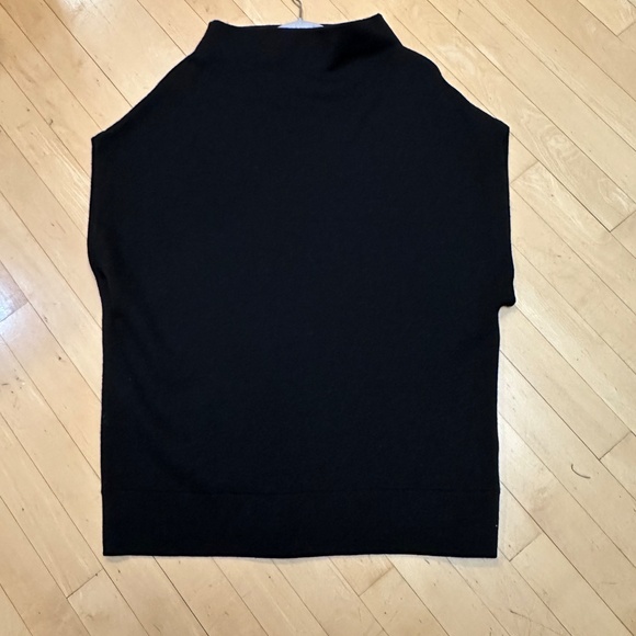 Club Monaco Abhy Black sleeveless sweater, XL, GP1505 - Picture 3 of 4